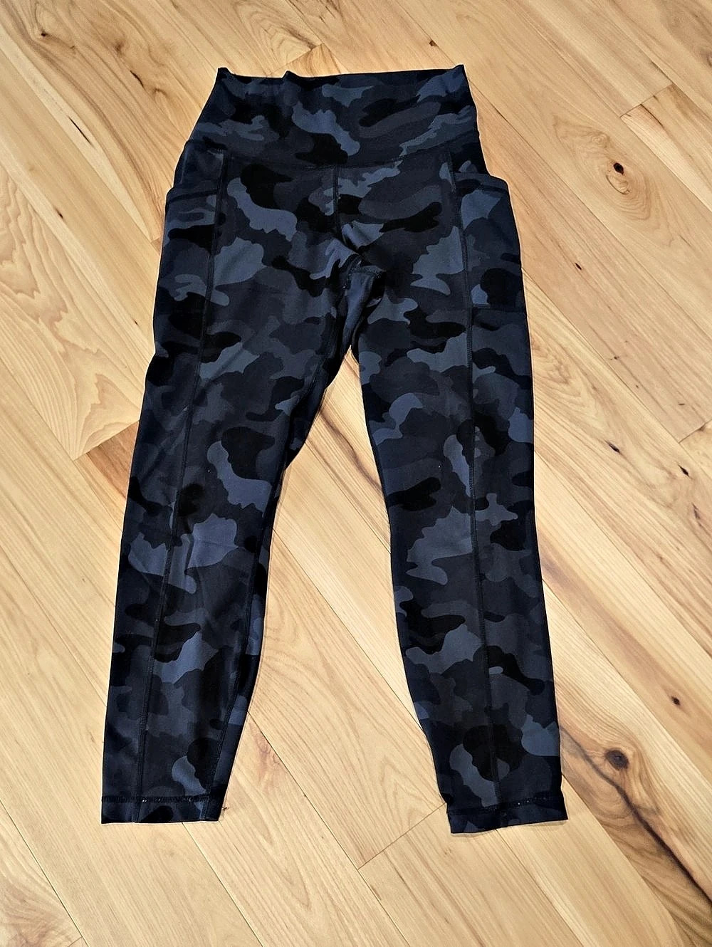 90 Degrees  Camo Leggings in Black & Gray Like New Size Medium